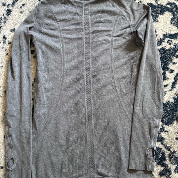 Lululemon swiftly gray top size 8 - Picture 3 of 4